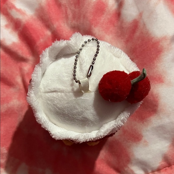 Cute velvet cake jellycat plush keychain - Picture 3 of 4